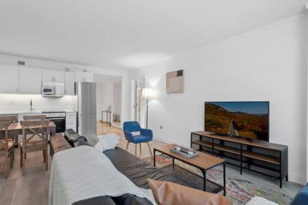 Huge 2br 3ba Ocean Front By Cozysuites * Atlantic City