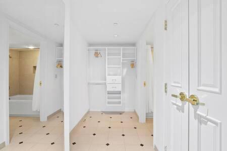 Huge 2br 3ba Ocean Front By Cozysuites Apartment *