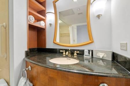 Huge 2br 3ba Ocean Front By Cozysuites Apartment